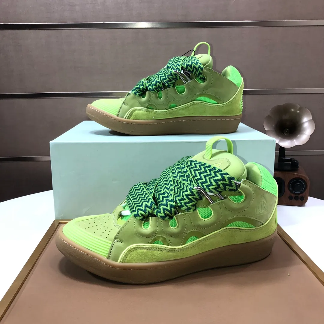 Men's men's shoes💰820💰[LANVIN] The latest lace-up fashionable casual couple sneakers, high-quality CLAY couple series‼ ️ The latest trendy products of the season 🌈Many bloggers have planted grass and purchased the original open-mold customization. The upper and outsole are sewn with mark threads without edge sealing. A variety of material splicing combination design. Very versatile for fashionable and casual wear. Comfortable on the feet. Self-recommended. Upper cowhide + cow suede + breathable mesh lining. Foot-padding cowhide. Exclusive original open-mold clear logo rubber outsole ⚠️Couple standard size 36-40 for women and 38-44 for men.